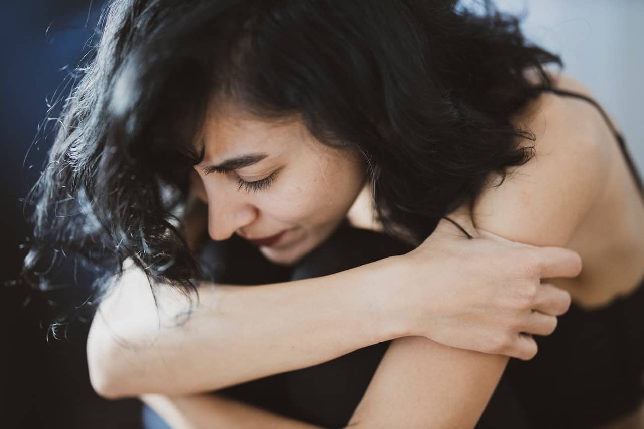 Découvrez les symptômes de l'anxiété et apprenez à mieux les reconnaître pour éviter qu'elle ne prenne le contrôle. Conseils et solutions pour retrouver un équilibre mental.
