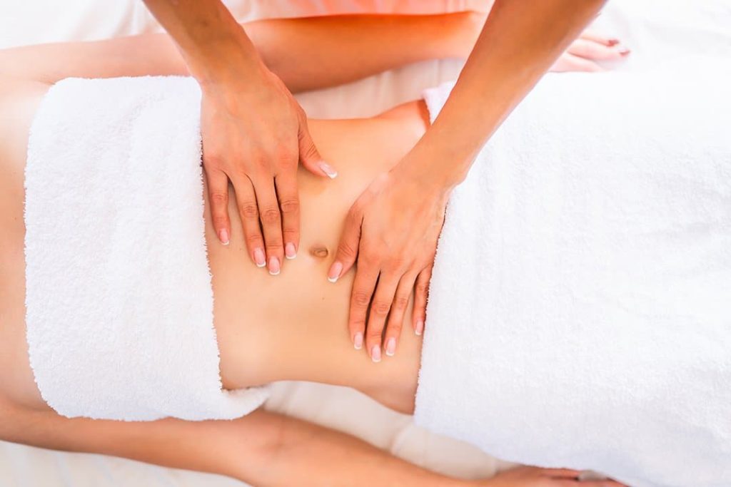 Massage abdominal : Pourquoi devriez-vous masser votre ventre et comment le faire